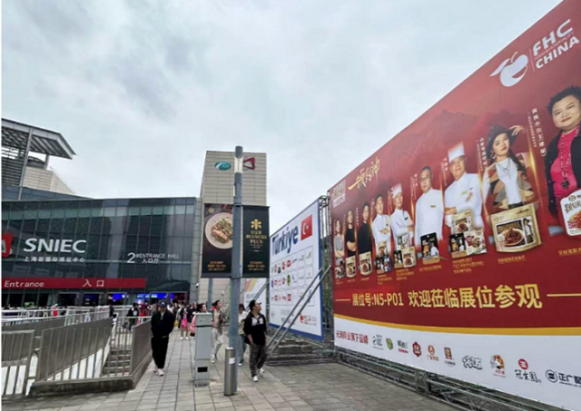 写真1　博覧会入り口付近の様子