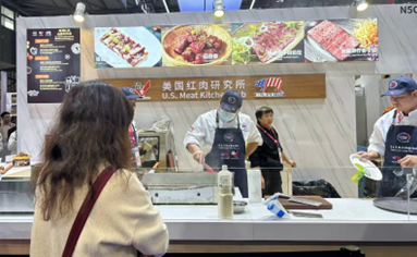 写真2　米国産豚肉のブース