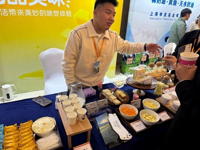 �ʐ^2�@�����̓��ƃ��[�J�[�ɂ�鎎�H�p�����i�̒�